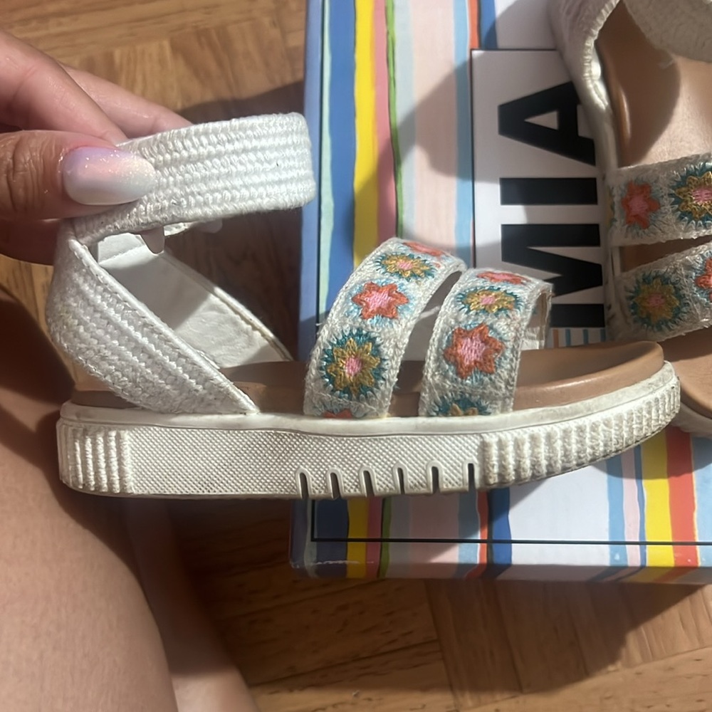 Toddler Mia platform sandals size 8